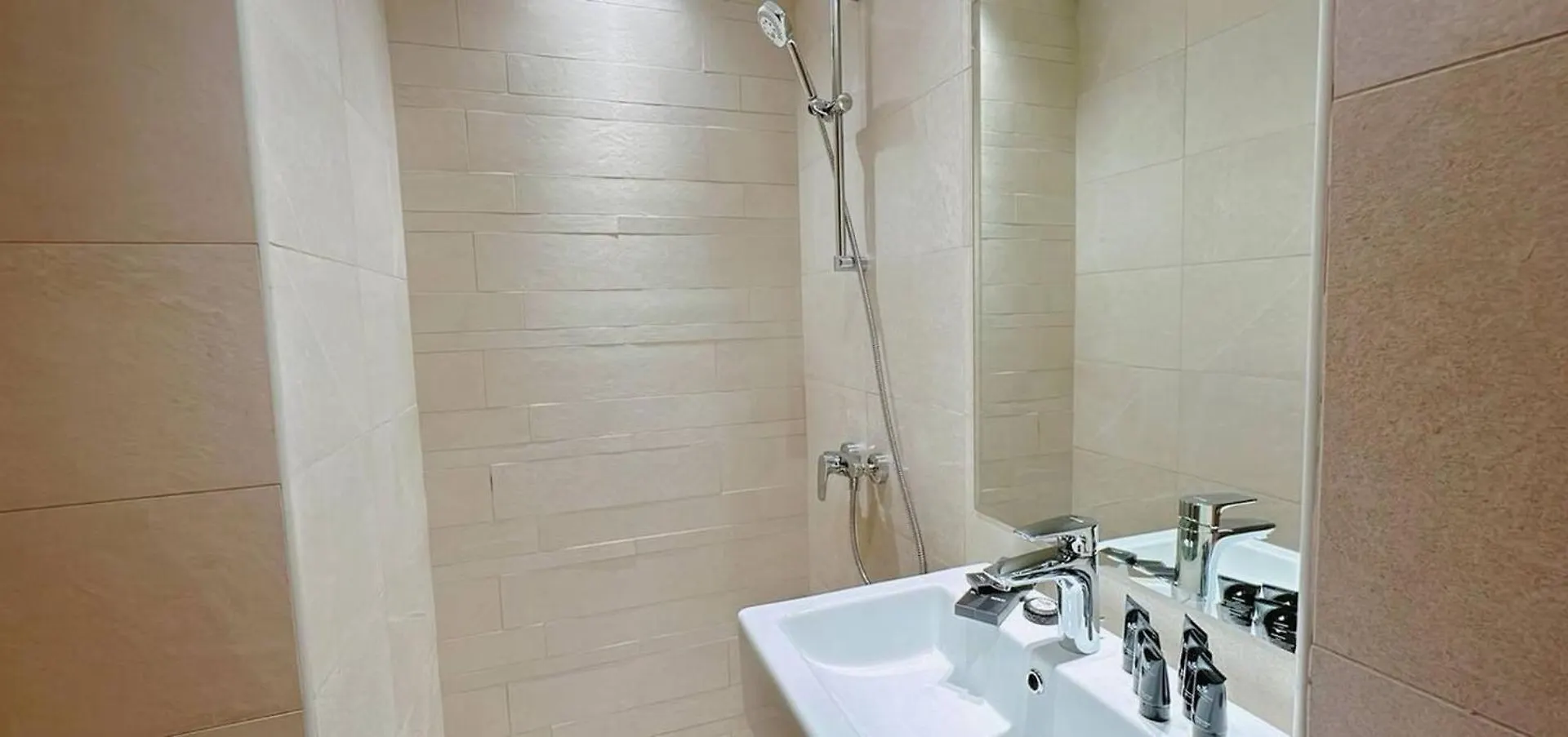 Stunning Brandnew 1Br Apartment Dubai 0*,  United Arab Emirates